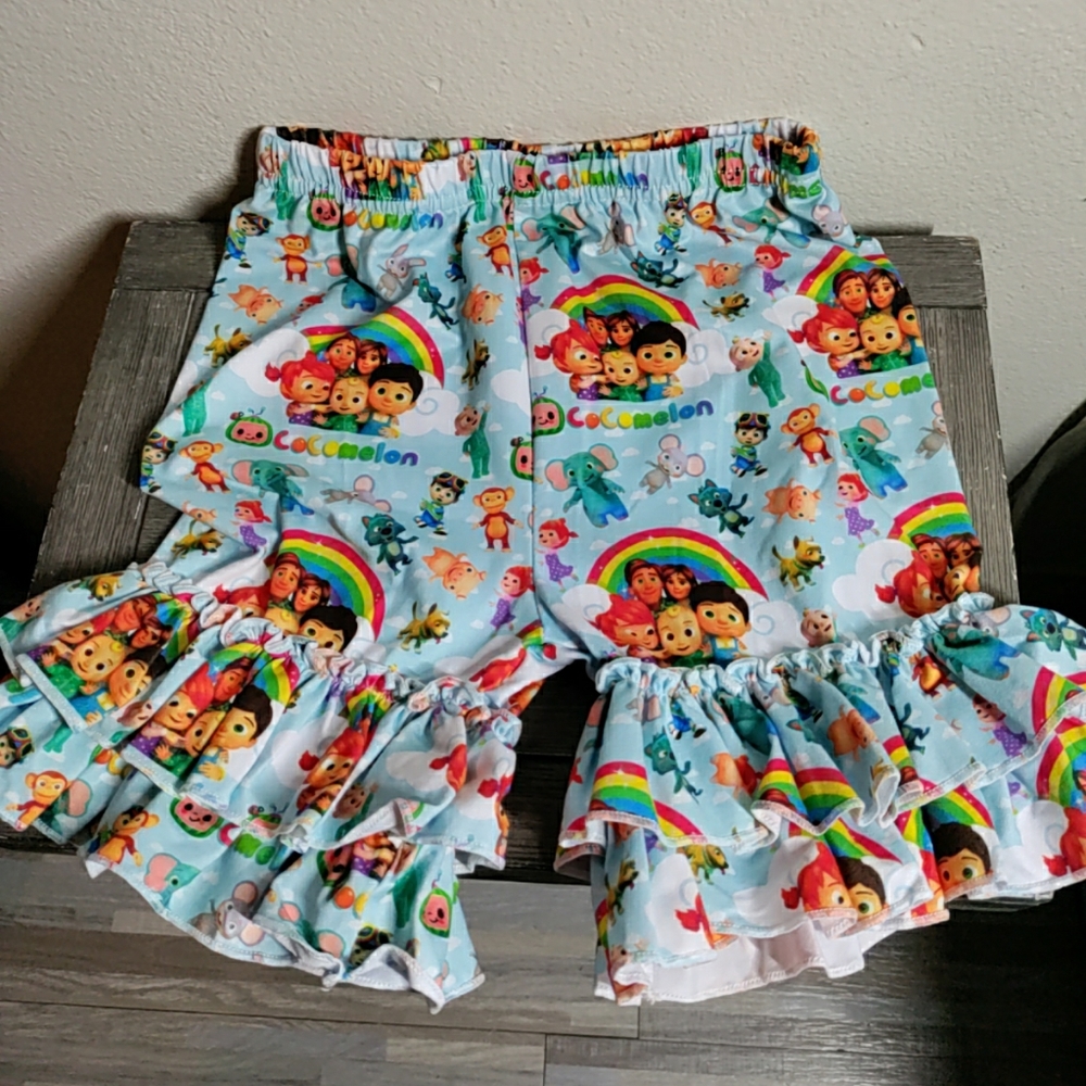 Kids clothing cocomelon 2 piece outfit size 5/6